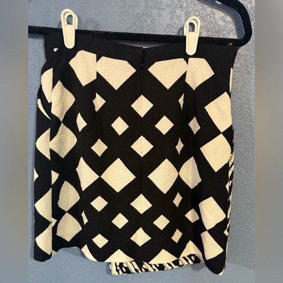Peter Pilotto Black and White Geometric Patterned Women's Skirt- size 4-EUC - Picture 3 of 4